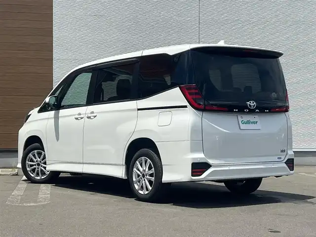トヨタ ノア ハイブリッド S－G 秋田県 2024(令6)年 10.7万km ホワイトパールクリスタルシャイン ４WD/衝突軽減システム/LEDヘッドライト/片側パワースライドドア/純正メモリナビ（DVD/CD再生可能）/フルセグ/デジタルインナーミラー一体型バックカメラ/MONZA JAPAN製16インチアルミ（夏タイヤ装着）/スマートキー/アイドリングストップ/プッシュスタート/コーナーセンサー/オートマチックハイビーム/レーダークルーズコントロール追従走行有/LTA（レーントレーシングアシスト）/ステアリングスイッチ/電動パーキングブレーキ/ブレーキホールド機能/ETC2.0/ドライブレコーダー/純正フロアマット/純正ドアバイザー/オートライト/オートエアコン/パワーステアリング/パワーウィンドウ/ヘッドライトレベライザー/ウォークスルー/横滑り防止/盗難防止装置/電動格納ウィンカーミラー/キーレスエントリー/保証書/取扱説明書/記録簿/スペアキー1本有