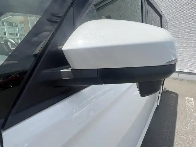 トヨタ ノア ハイブリッド S－G 秋田県 2024(令6)年 10.7万km ホワイトパールクリスタルシャイン ４WD/衝突軽減システム/LEDヘッドライト/片側パワースライドドア/純正メモリナビ（DVD/CD再生可能）/フルセグ/デジタルインナーミラー一体型バックカメラ/MONZA JAPAN製16インチアルミ（夏タイヤ装着）/スマートキー/アイドリングストップ/プッシュスタート/コーナーセンサー/オートマチックハイビーム/レーダークルーズコントロール追従走行有/LTA（レーントレーシングアシスト）/ステアリングスイッチ/電動パーキングブレーキ/ブレーキホールド機能/ETC2.0/ドライブレコーダー/純正フロアマット/純正ドアバイザー/オートライト/オートエアコン/パワーステアリング/パワーウィンドウ/ヘッドライトレベライザー/ウォークスルー/横滑り防止/盗難防止装置/電動格納ウィンカーミラー/キーレスエントリー/保証書/取扱説明書/記録簿/スペアキー1本有