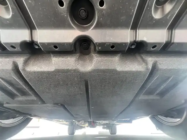 トヨタ ノア ハイブリッド S－G 秋田県 2024(令6)年 10.7万km ホワイトパールクリスタルシャイン ４WD/衝突軽減システム/LEDヘッドライト/片側パワースライドドア/純正メモリナビ（DVD/CD再生可能）/フルセグ/デジタルインナーミラー一体型バックカメラ/MONZA JAPAN製16インチアルミ（夏タイヤ装着）/スマートキー/アイドリングストップ/プッシュスタート/コーナーセンサー/オートマチックハイビーム/レーダークルーズコントロール追従走行有/LTA（レーントレーシングアシスト）/ステアリングスイッチ/電動パーキングブレーキ/ブレーキホールド機能/ETC2.0/ドライブレコーダー/純正フロアマット/純正ドアバイザー/オートライト/オートエアコン/パワーステアリング/パワーウィンドウ/ヘッドライトレベライザー/ウォークスルー/横滑り防止/盗難防止装置/電動格納ウィンカーミラー/キーレスエントリー/保証書/取扱説明書/記録簿/スペアキー1本有