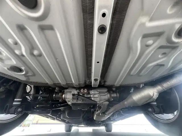 トヨタ ノア ハイブリッド S－G 秋田県 2024(令6)年 10.7万km ホワイトパールクリスタルシャイン ４WD/衝突軽減システム/LEDヘッドライト/片側パワースライドドア/純正メモリナビ（DVD/CD再生可能）/フルセグ/デジタルインナーミラー一体型バックカメラ/MONZA JAPAN製16インチアルミ（夏タイヤ装着）/スマートキー/アイドリングストップ/プッシュスタート/コーナーセンサー/オートマチックハイビーム/レーダークルーズコントロール追従走行有/LTA（レーントレーシングアシスト）/ステアリングスイッチ/電動パーキングブレーキ/ブレーキホールド機能/ETC2.0/ドライブレコーダー/純正フロアマット/純正ドアバイザー/オートライト/オートエアコン/パワーステアリング/パワーウィンドウ/ヘッドライトレベライザー/ウォークスルー/横滑り防止/盗難防止装置/電動格納ウィンカーミラー/キーレスエントリー/保証書/取扱説明書/記録簿/スペアキー1本有