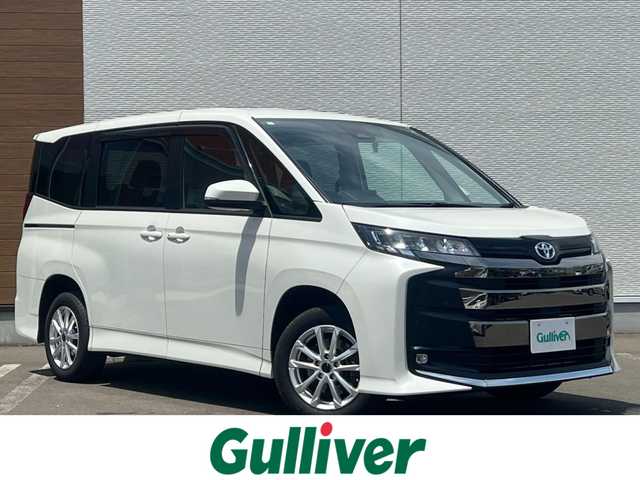 トヨタ ノア ハイブリッド S－G 秋田県 2024(令6)年 10.7万km ホワイトパールクリスタルシャイン ４WD/衝突軽減システム/LEDヘッドライト/片側パワースライドドア/純正メモリナビ（DVD/CD再生可能）/フルセグ/デジタルインナーミラー一体型バックカメラ/MONZA JAPAN製16インチアルミ（夏タイヤ装着）/スマートキー/アイドリングストップ/プッシュスタート/コーナーセンサー/オートマチックハイビーム/レーダークルーズコントロール追従走行有/LTA（レーントレーシングアシスト）/ステアリングスイッチ/電動パーキングブレーキ/ブレーキホールド機能/ETC2.0/ドライブレコーダー/純正フロアマット/純正ドアバイザー/オートライト/オートエアコン/パワーステアリング/パワーウィンドウ/ヘッドライトレベライザー/ウォークスルー/横滑り防止/盗難防止装置/電動格納ウィンカーミラー/キーレスエントリー/保証書/取扱説明書/記録簿/スペアキー1本有