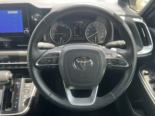 トヨタ ノア ハイブリッド S－G 秋田県 2024(令6)年 10.7万km ホワイトパールクリスタルシャイン ４WD/衝突軽減システム/LEDヘッドライト/片側パワースライドドア/純正メモリナビ（DVD/CD再生可能）/フルセグ/デジタルインナーミラー一体型バックカメラ/MONZA JAPAN製16インチアルミ（夏タイヤ装着）/スマートキー/アイドリングストップ/プッシュスタート/コーナーセンサー/オートマチックハイビーム/レーダークルーズコントロール追従走行有/LTA（レーントレーシングアシスト）/ステアリングスイッチ/電動パーキングブレーキ/ブレーキホールド機能/ETC2.0/ドライブレコーダー/純正フロアマット/純正ドアバイザー/オートライト/オートエアコン/パワーステアリング/パワーウィンドウ/ヘッドライトレベライザー/ウォークスルー/横滑り防止/盗難防止装置/電動格納ウィンカーミラー/キーレスエントリー/保証書/取扱説明書/記録簿/スペアキー1本有
