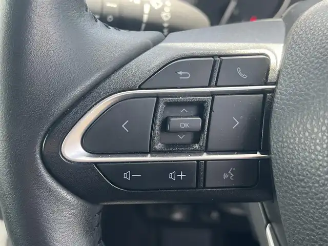 トヨタ ノア ハイブリッド S－G 秋田県 2024(令6)年 10.7万km ホワイトパールクリスタルシャイン ４WD/衝突軽減システム/LEDヘッドライト/片側パワースライドドア/純正メモリナビ（DVD/CD再生可能）/フルセグ/デジタルインナーミラー一体型バックカメラ/MONZA JAPAN製16インチアルミ（夏タイヤ装着）/スマートキー/アイドリングストップ/プッシュスタート/コーナーセンサー/オートマチックハイビーム/レーダークルーズコントロール追従走行有/LTA（レーントレーシングアシスト）/ステアリングスイッチ/電動パーキングブレーキ/ブレーキホールド機能/ETC2.0/ドライブレコーダー/純正フロアマット/純正ドアバイザー/オートライト/オートエアコン/パワーステアリング/パワーウィンドウ/ヘッドライトレベライザー/ウォークスルー/横滑り防止/盗難防止装置/電動格納ウィンカーミラー/キーレスエントリー/保証書/取扱説明書/記録簿/スペアキー1本有
