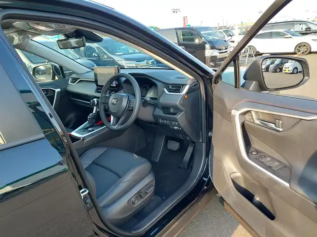 トヨタ ＲＡＶ４ HV アドベンチャー オフロードPKGⅡ 東京都 2025(令7)年 0.1千km アティチュードブラックマイカ 登録済未使用車/純正10.5インチディスプレイオーディオ/パノラミックビューモニター/ビルトインETC2.0/デジタルインナーミラー/シートヒーター/ベンチレーションシート/ステアリングヒーター/パワーバックドア/コーナーセンサー/Toyota　Safety　Sense/・プリクラッシュセーフティ/・レーントレーシングアシスト/・レーダークルーズコントロール/・オートマチックハイビーム/・ブラインドスポットモニター