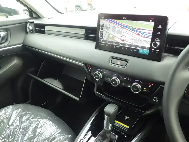 ホンダ ヴェゼル ハイブリッド e:HEV Z 千葉県 2025(令7)年 0.1千km プラチナホワイトパール e:HEV Z　3VC4AG3　Honda CONNECTディスプレー+ETC2.0車載器+ワイヤレス充電器(220000)/ホンダセンシング/・衝突軽減ブレーキ（CMBS）/・車線維持支援システム（LKAS）/・アダプティブクルーズコントロール（ACC）/・後方誤発進抑制機能/・誤発進抑制機能/・ブラインドスポットインフォメーション/アイドリングストップ/ホンダコネクトナビ/地デジTV/【Bluetooth接続】/【Apple CarPlay　Android Auto対応】/バックカメラ/ハーフレザーシート/前席シートヒーター/ETC（2.0）/LEDヘッドライト/ウインカーミラー/コーナーセンサー/純正18インチアルミホイル/サイド/カーテンエアバッグ/Honda スマートキー
