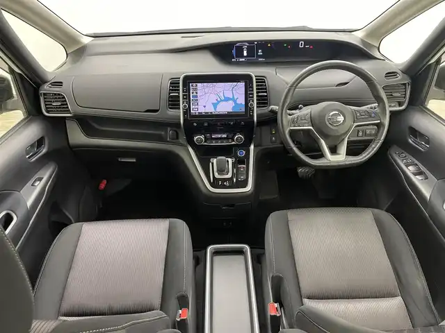 日産 セレナ e－パワー ハイウェイスター V 岡山県 2018(平30)年 8.2万km ブリリアントホワイトパール 純正9インチナビ/型番:MM517D-L/（CD/DVD/TV/BT/USB)/フリップダウンモニター/全方位カメラ/プロパイロット/パーキングアシスト/両側パワースライドドア/シートヒーター/デジタルインナミラー/オートライト/ステアリングリモコン/ETC/純正フロアマット/純正ドアバイザー
