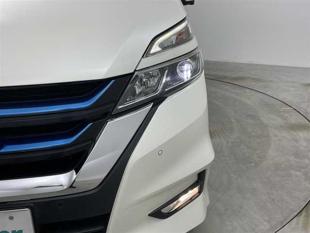 日産 セレナ e－パワー ハイウェイスター V 岡山県 2018(平30)年 8.2万km ブリリアントホワイトパール 純正9インチナビ/型番:MM517D-L/（CD/DVD/TV/BT/USB)/フリップダウンモニター/全方位カメラ/プロパイロット/パーキングアシスト/両側パワースライドドア/シートヒーター/デジタルインナミラー/オートライト/ステアリングリモコン/ETC/純正フロアマット/純正ドアバイザー