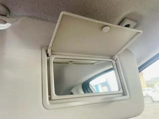 日産 ノート X 熊本県 2019(令1)年 6.6万km ダークメタルグレー 社外ナビ/・AM/FM/CD/BT/・バックカメラ/ETC/衝突軽減ブレーキ/横滑り防止装置/レーンキープアシスト/オートライト/電動格納ミラー/ウインカーミラー/社外フロアマット/アイドリングストップ/プッシュスタート/スマートキー