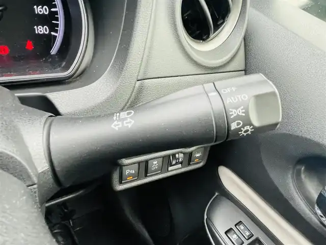 日産 ノート X 熊本県 2019(令1)年 6.6万km ダークメタルグレー 社外ナビ/・AM/FM/CD/BT/・バックカメラ/ETC/衝突軽減ブレーキ/横滑り防止装置/レーンキープアシスト/オートライト/電動格納ミラー/ウインカーミラー/社外フロアマット/アイドリングストップ/プッシュスタート/スマートキー