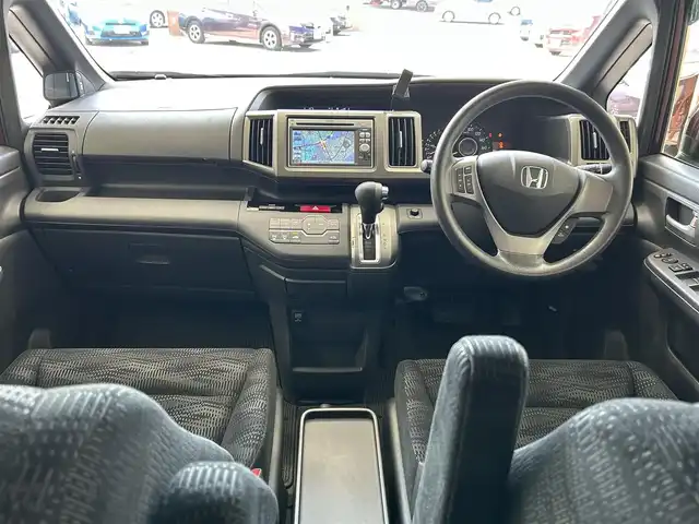 ホンダ ステップワゴン G Eセレクション 沖縄県 2013(平25)年 5.3万km ワイン (株)IDOMが運営する【じしゃロンコザ店】の自社ローン専用車両になりますこちらは現金またはオートローンご利用時の価格です。自社ローンご希望の方は別途その旨お申付け下さい/純正ナビ　/ＴＶ　/バックカメラ　/ＥＴＣ　/両側パワースライドドア　/アイドリングストップ　/スマートキー　/純正フロアマット　/ドライブレコーダー