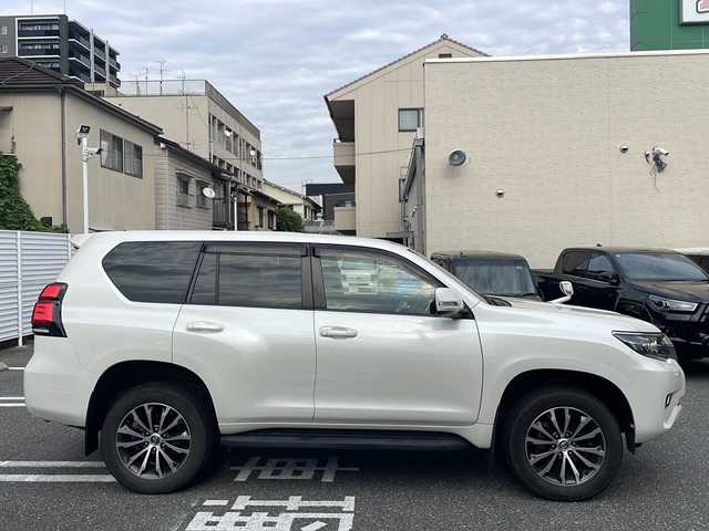 トヨタ ランドクルーザー プラド TX Lパッケージ 広島県 2020(令2)年 2.7万km ホワイトパールクリスタルシャイン /登録時走行距離/　　　　　　　26421キロ/ワンオーナー/4WD/純正ナビ/バックカメラ/地デジ/黒革シート/エアシート/PCS/スペアキー×１/ビルトインETC/新車時整備手帳/　　【保証書】/取扱説明書/