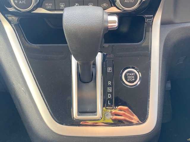 日産 セレナ ハイウェイスター Vセレクション 兵庫県 2017(平29)年 8.2万km マルーンレッド 2トーン 純正ナビ（AM/FM/BT/DVD/AUX)/・フルセグTV/衝突軽減ブレーキ/パーキングアシスト/アイドリングストップ/両側パワースライドドア/横滑り防止/クルーズコントロール/純正マット/フリップダウンモニター/ドライブレコーダー/ビルトインETC/ECOモード