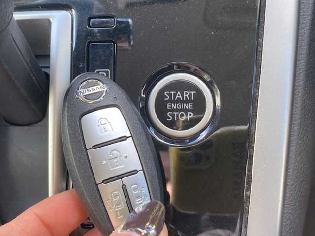 日産 セレナ ハイウェイスター Vセレクション 兵庫県 2017(平29)年 8.2万km マルーンレッド 2トーン 純正ナビ（AM/FM/BT/DVD/AUX)/・フルセグTV/衝突軽減ブレーキ/パーキングアシスト/アイドリングストップ/両側パワースライドドア/横滑り防止/クルーズコントロール/純正マット/フリップダウンモニター/ドライブレコーダー/ビルトインETC/ECOモード