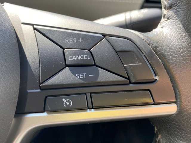 日産 セレナ ハイウェイスター Vセレクション 兵庫県 2017(平29)年 8.2万km マルーンレッド 2トーン 純正ナビ（AM/FM/BT/DVD/AUX)/・フルセグTV/衝突軽減ブレーキ/パーキングアシスト/アイドリングストップ/両側パワースライドドア/横滑り防止/クルーズコントロール/純正マット/フリップダウンモニター/ドライブレコーダー/ビルトインETC/ECOモード