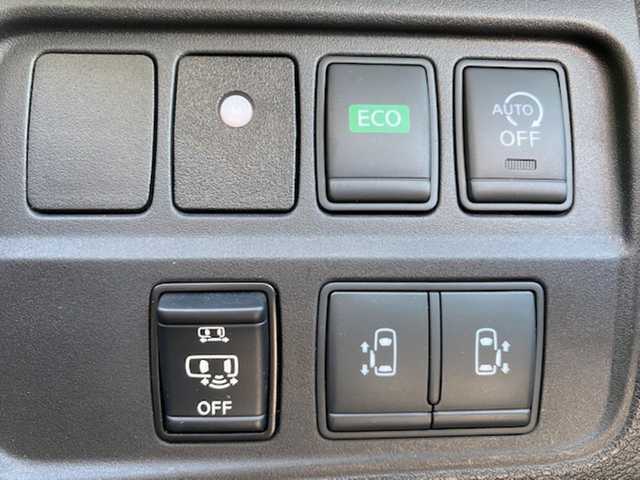 日産 セレナ ハイウェイスター Vセレクション 兵庫県 2017(平29)年 8.2万km マルーンレッド 2トーン 純正ナビ（AM/FM/BT/DVD/AUX)/・フルセグTV/衝突軽減ブレーキ/パーキングアシスト/アイドリングストップ/両側パワースライドドア/横滑り防止/クルーズコントロール/純正マット/フリップダウンモニター/ドライブレコーダー/ビルトインETC/ECOモード