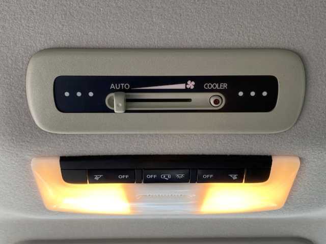 日産 セレナ ハイウェイスター Vセレクション 兵庫県 2017(平29)年 8.2万km マルーンレッド 2トーン 純正ナビ（AM/FM/BT/DVD/AUX)/・フルセグTV/衝突軽減ブレーキ/パーキングアシスト/アイドリングストップ/両側パワースライドドア/横滑り防止/クルーズコントロール/純正マット/フリップダウンモニター/ドライブレコーダー/ビルトインETC/ECOモード