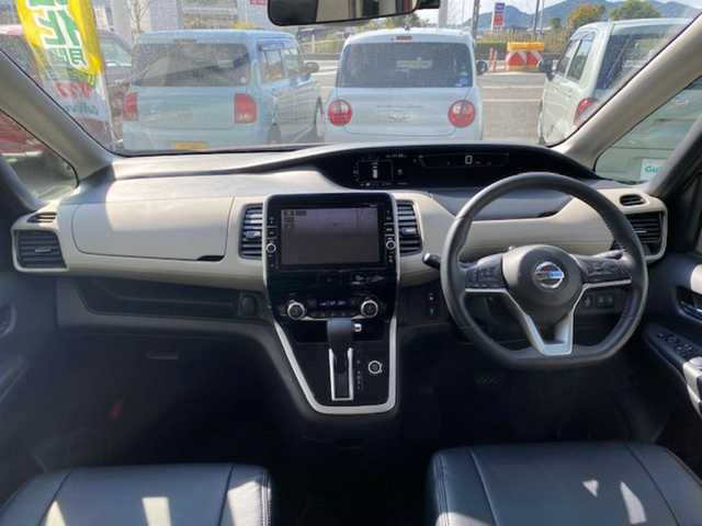 日産 セレナ ハイウェイスター Vセレクション 兵庫県 2017(平29)年 8.2万km マルーンレッド 2トーン 純正ナビ（AM/FM/BT/DVD/AUX)/・フルセグTV/衝突軽減ブレーキ/パーキングアシスト/アイドリングストップ/両側パワースライドドア/横滑り防止/クルーズコントロール/純正マット/フリップダウンモニター/ドライブレコーダー/ビルトインETC/ECOモード