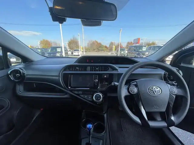 トヨタ アクア S スタイルブラック 栃木県 2017(平29)年 5.4万km ダークブルーマイカ トヨタセーフティセンスC/・プリクラッシュセフティシステム/・レーンディパーチャーアラート/・オートマチックハイビーム/純正メモリナビ/フルセグTV/DVD/Bluetooth/HDMI/MSV/バックカメラ/ETC/前後ドライブレコーダー/スマートキー/プッシュEgスタート/LEDヘッドライト/オートライト/純正フロアマット/純正ラゲッジトレイ/スペアキー/取説