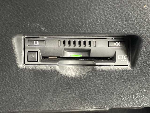 トヨタ Ｃ－ＨＲ G モード ブルーノ 沖縄県 2019(令1)年 5.8万km ダークブラウンマイカメタリック/ホワイトパールクリスタルシャイン 純正９インチナビ(NSZT-Y68T)　/(フルセグＴＶ　ＣＤ　ＤＶＤ　Bluetooth)　/バックカメラ　/ＥＴＣ　/ドライブレコーダー前後　/トヨタセーフティセンス/・衝突被害軽減ブレーキ (プリクラッシュセーフティ)																																																	/・追従ドライブ支援機能 (レーダークルーズコントロール)																									/・車線はみ出しアラート (レーンディパーチャーアラート)																									/・自動ハイビーム (オートマチックハイビーム)																									/ハーフレザー/シートヒーター　/ステアリングスイッチ/コーナーセンサー　　/ＢＳＭ　/ＬＥＤヘッドライト/オートライト/純正フロアマット/純正18インチアルミホイール/ドアバイザー/保証書/取扱説明書