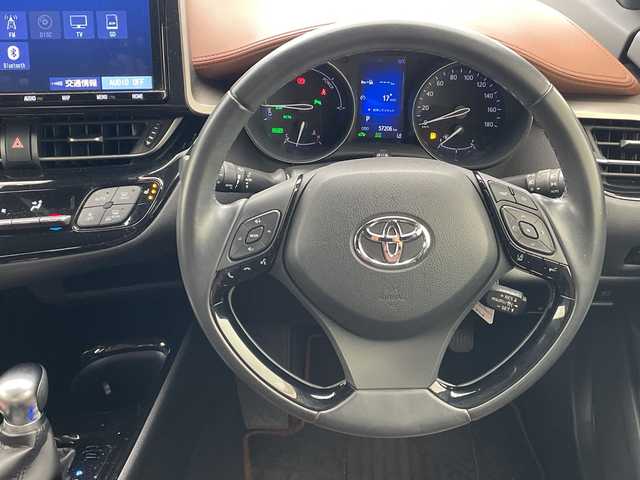 トヨタ Ｃ－ＨＲ G モード ブルーノ 沖縄県 2019(令1)年 5.8万km ダークブラウンマイカメタリック/ホワイトパールクリスタルシャイン 純正９インチナビ(NSZT-Y68T)　/(フルセグＴＶ　ＣＤ　ＤＶＤ　Bluetooth)　/バックカメラ　/ＥＴＣ　/ドライブレコーダー前後　/トヨタセーフティセンス/・衝突被害軽減ブレーキ (プリクラッシュセーフティ)																																																	/・追従ドライブ支援機能 (レーダークルーズコントロール)																									/・車線はみ出しアラート (レーンディパーチャーアラート)																									/・自動ハイビーム (オートマチックハイビーム)																									/ハーフレザー/シートヒーター　/ステアリングスイッチ/コーナーセンサー　　/ＢＳＭ　/ＬＥＤヘッドライト/オートライト/純正フロアマット/純正18インチアルミホイール/ドアバイザー/保証書/取扱説明書