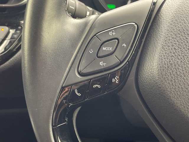 トヨタ Ｃ－ＨＲ G モード ブルーノ 沖縄県 2019(令1)年 5.8万km ダークブラウンマイカメタリック/ホワイトパールクリスタルシャイン 純正９インチナビ(NSZT-Y68T)　/(フルセグＴＶ　ＣＤ　ＤＶＤ　Bluetooth)　/バックカメラ　/ＥＴＣ　/ドライブレコーダー前後　/トヨタセーフティセンス/・衝突被害軽減ブレーキ (プリクラッシュセーフティ)																																																	/・追従ドライブ支援機能 (レーダークルーズコントロール)																									/・車線はみ出しアラート (レーンディパーチャーアラート)																									/・自動ハイビーム (オートマチックハイビーム)																									/ハーフレザー/シートヒーター　/ステアリングスイッチ/コーナーセンサー　　/ＢＳＭ　/ＬＥＤヘッドライト/オートライト/純正フロアマット/純正18インチアルミホイール/ドアバイザー/保証書/取扱説明書