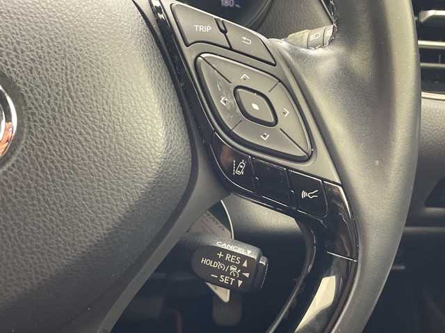 トヨタ Ｃ－ＨＲ G モード ブルーノ 沖縄県 2019(令1)年 5.8万km ダークブラウンマイカメタリック/ホワイトパールクリスタルシャイン 純正９インチナビ(NSZT-Y68T)　/(フルセグＴＶ　ＣＤ　ＤＶＤ　Bluetooth)　/バックカメラ　/ＥＴＣ　/ドライブレコーダー前後　/トヨタセーフティセンス/・衝突被害軽減ブレーキ (プリクラッシュセーフティ)																																																	/・追従ドライブ支援機能 (レーダークルーズコントロール)																									/・車線はみ出しアラート (レーンディパーチャーアラート)																									/・自動ハイビーム (オートマチックハイビーム)																									/ハーフレザー/シートヒーター　/ステアリングスイッチ/コーナーセンサー　　/ＢＳＭ　/ＬＥＤヘッドライト/オートライト/純正フロアマット/純正18インチアルミホイール/ドアバイザー/保証書/取扱説明書