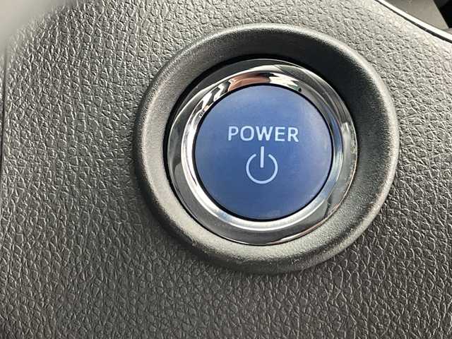 トヨタ Ｃ－ＨＲ G モード ブルーノ 沖縄県 2019(令1)年 5.8万km ダークブラウンマイカメタリック/ホワイトパールクリスタルシャイン 純正９インチナビ(NSZT-Y68T)　/(フルセグＴＶ　ＣＤ　ＤＶＤ　Bluetooth)　/バックカメラ　/ＥＴＣ　/ドライブレコーダー前後　/トヨタセーフティセンス/・衝突被害軽減ブレーキ (プリクラッシュセーフティ)																																																	/・追従ドライブ支援機能 (レーダークルーズコントロール)																									/・車線はみ出しアラート (レーンディパーチャーアラート)																									/・自動ハイビーム (オートマチックハイビーム)																									/ハーフレザー/シートヒーター　/ステアリングスイッチ/コーナーセンサー　　/ＢＳＭ　/ＬＥＤヘッドライト/オートライト/純正フロアマット/純正18インチアルミホイール/ドアバイザー/保証書/取扱説明書