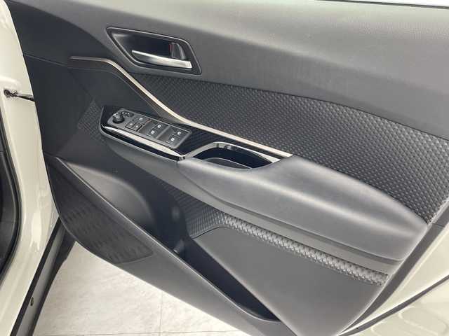 トヨタ Ｃ－ＨＲ G モード ブルーノ 沖縄県 2019(令1)年 5.8万km ダークブラウンマイカメタリック/ホワイトパールクリスタルシャイン 純正９インチナビ(NSZT-Y68T)　/(フルセグＴＶ　ＣＤ　ＤＶＤ　Bluetooth)　/バックカメラ　/ＥＴＣ　/ドライブレコーダー前後　/トヨタセーフティセンス/・衝突被害軽減ブレーキ (プリクラッシュセーフティ)																																																	/・追従ドライブ支援機能 (レーダークルーズコントロール)																									/・車線はみ出しアラート (レーンディパーチャーアラート)																									/・自動ハイビーム (オートマチックハイビーム)																									/ハーフレザー/シートヒーター　/ステアリングスイッチ/コーナーセンサー　　/ＢＳＭ　/ＬＥＤヘッドライト/オートライト/純正フロアマット/純正18インチアルミホイール/ドアバイザー/保証書/取扱説明書