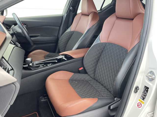 トヨタ Ｃ－ＨＲ G モード ブルーノ 沖縄県 2019(令1)年 5.8万km ダークブラウンマイカメタリック/ホワイトパールクリスタルシャイン 純正９インチナビ(NSZT-Y68T)　/(フルセグＴＶ　ＣＤ　ＤＶＤ　Bluetooth)　/バックカメラ　/ＥＴＣ　/ドライブレコーダー前後　/トヨタセーフティセンス/・衝突被害軽減ブレーキ (プリクラッシュセーフティ)																																																	/・追従ドライブ支援機能 (レーダークルーズコントロール)																									/・車線はみ出しアラート (レーンディパーチャーアラート)																									/・自動ハイビーム (オートマチックハイビーム)																									/ハーフレザー/シートヒーター　/ステアリングスイッチ/コーナーセンサー　　/ＢＳＭ　/ＬＥＤヘッドライト/オートライト/純正フロアマット/純正18インチアルミホイール/ドアバイザー/保証書/取扱説明書