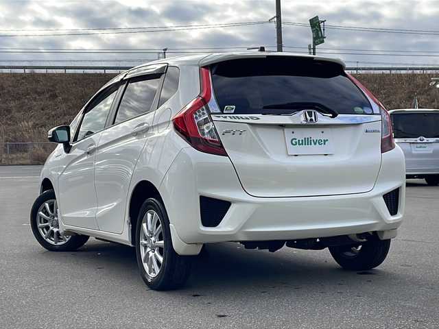 ホンダ フィット ハイブリット Fパッケージ 青森県 2014(平26)年 8.4万km プレミアムホワイトパール ・4WD/・純正ナビ/・ワンセグ/・CD/DVD/Bluetooth/・バックカメラ/・衝突被害軽減ブレーキ/・ワイパーデアイサー/・オートライト/・LEDヘッドライト/・LEDフォグランプ/・ETC/・横滑り防止装置/・アイドリングストップ/・純正フロアマット/・社外AW15インチ/・電動格納ミラー/・スマートキー/・スペアキー有