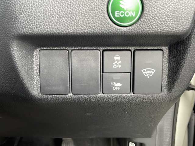 ホンダ フィット ハイブリット Fパッケージ 青森県 2014(平26)年 8.4万km プレミアムホワイトパール ・4WD/・純正ナビ/・ワンセグ/・CD/DVD/Bluetooth/・バックカメラ/・衝突被害軽減ブレーキ/・ワイパーデアイサー/・オートライト/・LEDヘッドライト/・LEDフォグランプ/・ETC/・横滑り防止装置/・アイドリングストップ/・純正フロアマット/・社外AW15インチ/・電動格納ミラー/・スマートキー/・スペアキー有