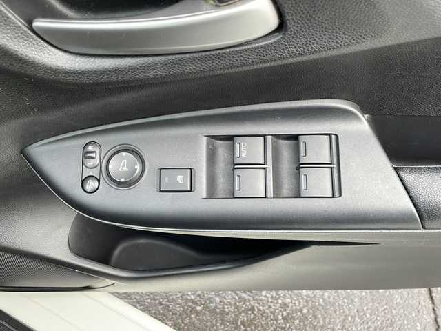 ホンダ フィット ハイブリット Fパッケージ 青森県 2014(平26)年 8.4万km プレミアムホワイトパール ・4WD/・純正ナビ/・ワンセグ/・CD/DVD/Bluetooth/・バックカメラ/・衝突被害軽減ブレーキ/・ワイパーデアイサー/・オートライト/・LEDヘッドライト/・LEDフォグランプ/・ETC/・横滑り防止装置/・アイドリングストップ/・純正フロアマット/・社外AW15インチ/・電動格納ミラー/・スマートキー/・スペアキー有