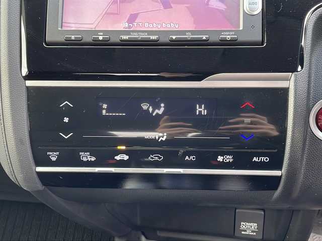 ホンダ フィット ハイブリット Fパッケージ 青森県 2014(平26)年 8.4万km プレミアムホワイトパール ・4WD/・純正ナビ/・ワンセグ/・CD/DVD/Bluetooth/・バックカメラ/・衝突被害軽減ブレーキ/・ワイパーデアイサー/・オートライト/・LEDヘッドライト/・LEDフォグランプ/・ETC/・横滑り防止装置/・アイドリングストップ/・純正フロアマット/・社外AW15インチ/・電動格納ミラー/・スマートキー/・スペアキー有