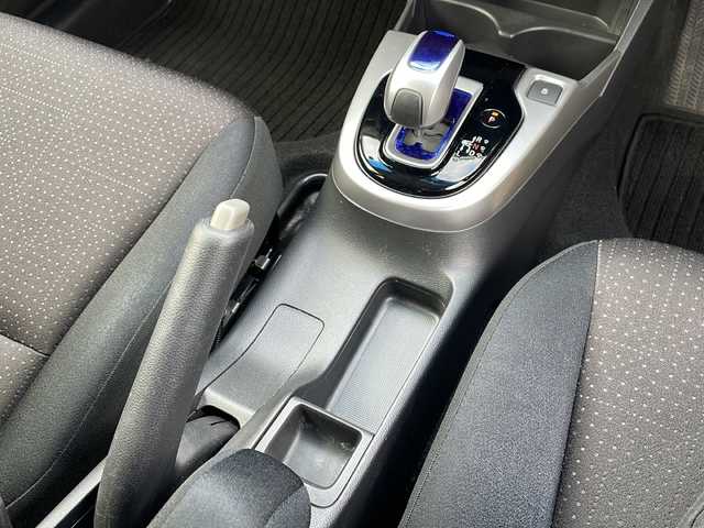 ホンダ フィット ハイブリット Fパッケージ 青森県 2014(平26)年 8.4万km プレミアムホワイトパール ・4WD/・純正ナビ/・ワンセグ/・CD/DVD/Bluetooth/・バックカメラ/・衝突被害軽減ブレーキ/・ワイパーデアイサー/・オートライト/・LEDヘッドライト/・LEDフォグランプ/・ETC/・横滑り防止装置/・アイドリングストップ/・純正フロアマット/・社外AW15インチ/・電動格納ミラー/・スマートキー/・スペアキー有