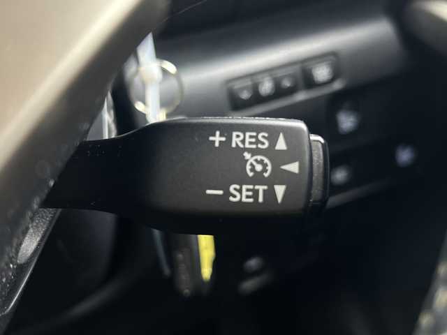 レクサス ＩＳ 300h バージョンL 愛知県 2014(平26)年 5.3万km ホワイトパールクリスタルシャイン メーカーＳＤナビ/（フルセグ/ＣＤ/ＤＶＤ/Bluetooth/BlueRay/ＡＭ/ＦＭ/ＵＳＢ）/バックカメラ/クルーズコイントロール/ＥＴＣ/黒セミアニリン革シート/パワーシート/シートヒーター＆ベンチレーション/革巻きステアリング/純正１７インチアルミホイール/スマートキー/プッシュスタート/ＬＥＤヘッドライト/オートライト/電動サンシェード/ナノイー/横滑り防止装置