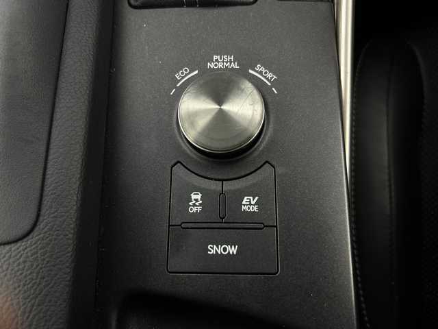 レクサス ＩＳ 300h バージョンL 愛知県 2014(平26)年 5.3万km ホワイトパールクリスタルシャイン メーカーＳＤナビ/（フルセグ/ＣＤ/ＤＶＤ/Bluetooth/BlueRay/ＡＭ/ＦＭ/ＵＳＢ）/バックカメラ/クルーズコイントロール/ＥＴＣ/黒セミアニリン革シート/パワーシート/シートヒーター＆ベンチレーション/革巻きステアリング/純正１７インチアルミホイール/スマートキー/プッシュスタート/ＬＥＤヘッドライト/オートライト/電動サンシェード/ナノイー/横滑り防止装置