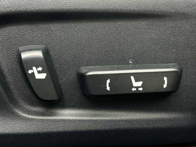 レクサス ＩＳ 300h バージョンL 愛知県 2014(平26)年 5.3万km ホワイトパールクリスタルシャイン メーカーＳＤナビ/（フルセグ/ＣＤ/ＤＶＤ/Bluetooth/BlueRay/ＡＭ/ＦＭ/ＵＳＢ）/バックカメラ/クルーズコイントロール/ＥＴＣ/黒セミアニリン革シート/パワーシート/シートヒーター＆ベンチレーション/革巻きステアリング/純正１７インチアルミホイール/スマートキー/プッシュスタート/ＬＥＤヘッドライト/オートライト/電動サンシェード/ナノイー/横滑り防止装置