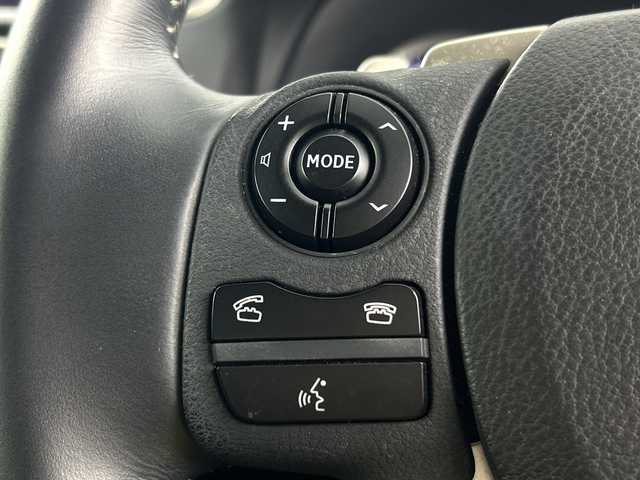 レクサス ＩＳ 300h バージョンL 愛知県 2014(平26)年 5.3万km ホワイトパールクリスタルシャイン メーカーＳＤナビ/（フルセグ/ＣＤ/ＤＶＤ/Bluetooth/BlueRay/ＡＭ/ＦＭ/ＵＳＢ）/バックカメラ/クルーズコイントロール/ＥＴＣ/黒セミアニリン革シート/パワーシート/シートヒーター＆ベンチレーション/革巻きステアリング/純正１７インチアルミホイール/スマートキー/プッシュスタート/ＬＥＤヘッドライト/オートライト/電動サンシェード/ナノイー/横滑り防止装置