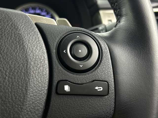 レクサス ＩＳ 300h バージョンL 愛知県 2014(平26)年 5.3万km ホワイトパールクリスタルシャイン メーカーＳＤナビ/（フルセグ/ＣＤ/ＤＶＤ/Bluetooth/BlueRay/ＡＭ/ＦＭ/ＵＳＢ）/バックカメラ/クルーズコイントロール/ＥＴＣ/黒セミアニリン革シート/パワーシート/シートヒーター＆ベンチレーション/革巻きステアリング/純正１７インチアルミホイール/スマートキー/プッシュスタート/ＬＥＤヘッドライト/オートライト/電動サンシェード/ナノイー/横滑り防止装置