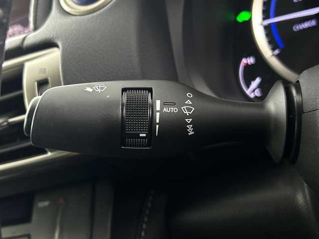 レクサス ＩＳ 300h バージョンL 愛知県 2014(平26)年 5.3万km ホワイトパールクリスタルシャイン メーカーＳＤナビ/（フルセグ/ＣＤ/ＤＶＤ/Bluetooth/BlueRay/ＡＭ/ＦＭ/ＵＳＢ）/バックカメラ/クルーズコイントロール/ＥＴＣ/黒セミアニリン革シート/パワーシート/シートヒーター＆ベンチレーション/革巻きステアリング/純正１７インチアルミホイール/スマートキー/プッシュスタート/ＬＥＤヘッドライト/オートライト/電動サンシェード/ナノイー/横滑り防止装置