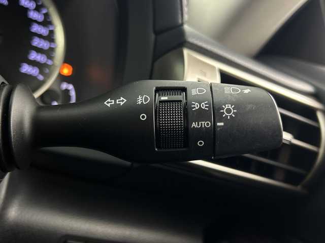 レクサス ＩＳ 300h バージョンL 愛知県 2014(平26)年 5.3万km ホワイトパールクリスタルシャイン メーカーＳＤナビ/（フルセグ/ＣＤ/ＤＶＤ/Bluetooth/BlueRay/ＡＭ/ＦＭ/ＵＳＢ）/バックカメラ/クルーズコイントロール/ＥＴＣ/黒セミアニリン革シート/パワーシート/シートヒーター＆ベンチレーション/革巻きステアリング/純正１７インチアルミホイール/スマートキー/プッシュスタート/ＬＥＤヘッドライト/オートライト/電動サンシェード/ナノイー/横滑り防止装置