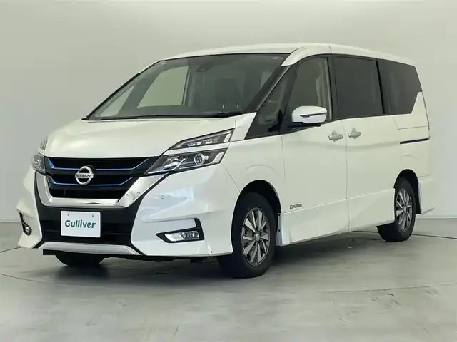 日産 セレナ e－パワー ハイウェイスター V 群馬県 2018(平30)年 2.2万km ブリリアントホワイトパール セーフティパックA/・SRSエアバッグ(カーテン/サイド)/・インテリジェントアラウンドビューモニター/・踏み間違い衝突防止アシスト/・インテリジェントパーキングアシスト/・標識検知機能/ふらつき警報/・フロント/バックソナー/・ヒーター付ドアミラー/寒冷地仕様/・ヒーター付ドアミラー/3列目ヒーターダクト/リアオートエアコン/・革巻きステアリングホイール/ステアリングヒーター/・シートヒーター(運転席/助手席)/＝＝＝＝＝/純正9インチナビ/・AM/FM/CD/DVD/Blu-ray/AUX/SD/Bluetooth/フルセグTV/純正フリップダウンモニター/インテリジェントエマージェンシーブレーキ/LDW(車線逸脱警報)/ハンズフリー両側パワースライドドア/LEDヘッドランプ/ハイビームアシスト/クルーズコントロール/革調シートカバー/2列目超ロングスライド/横スライドシート/スライド機構付スマートアップ3列目シート/パーソナルテーブル(2列目/3列目)/USB電源ソケット(2列目/3列目)/インテリジェントキー/プッシュスタート