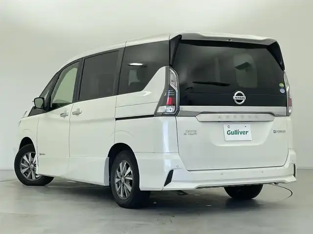 日産 セレナ e－パワー ハイウェイスター V 群馬県 2018(平30)年 2.2万km ブリリアントホワイトパール セーフティパックA/・SRSエアバッグ(カーテン/サイド)/・インテリジェントアラウンドビューモニター/・踏み間違い衝突防止アシスト/・インテリジェントパーキングアシスト/・標識検知機能/ふらつき警報/・フロント/バックソナー/・ヒーター付ドアミラー/寒冷地仕様/・ヒーター付ドアミラー/3列目ヒーターダクト/リアオートエアコン/・革巻きステアリングホイール/ステアリングヒーター/・シートヒーター(運転席/助手席)/＝＝＝＝＝/純正9インチナビ/・AM/FM/CD/DVD/Blu-ray/AUX/SD/Bluetooth/フルセグTV/純正フリップダウンモニター/インテリジェントエマージェンシーブレーキ/LDW(車線逸脱警報)/ハンズフリー両側パワースライドドア/LEDヘッドランプ/ハイビームアシスト/クルーズコントロール/革調シートカバー/2列目超ロングスライド/横スライドシート/スライド機構付スマートアップ3列目シート/パーソナルテーブル(2列目/3列目)/USB電源ソケット(2列目/3列目)/インテリジェントキー/プッシュスタート