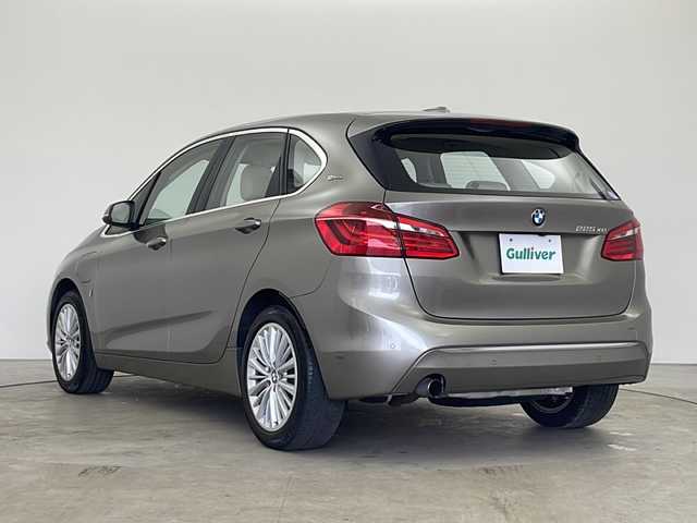 ＢＭＷ ２２５ＸＥ アイパフォーマンス アクティブツアラー ラグジュアリー 秋田県 2016(平28)年 3.4万km プラチナシルバー 4WD/プラグインハイブリッド/純正ナビ（CD/DVD/BT/AUX）/バックカメラ/オートクルーズコントロール/レザーシート/前席パワーシート/前席シートヒーター/ヘッドアップディスプレイ/LEDヘッドライト/オートライト/スマートキー/スペアキー/電動パーキングブレーキ/パワーバックドア/ETC/取説・保証書/充電ケーブル