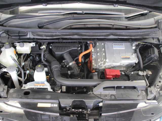 日産 セレナ e－パワー ハイウェイスター V 千葉県 2020(令2)年 1.6万km ダイヤモンドブラック 純正ナビ/フルセグTV/Bluetooth/CD/DVD再生/AM/FM/アラウンドビューモニター/プロパイロット/両側パワースライドドア/パーキングアシスト/セーフティパックB/ブラインドスポットワーニング/ドライブレコーダー/ビルトインETC/保証書