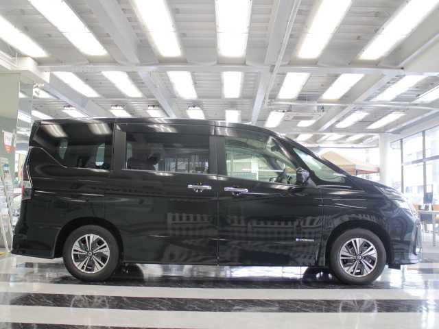 日産 セレナ e－パワー ハイウェイスター V 千葉県 2020(令2)年 1.6万km ダイヤモンドブラック 純正ナビ/フルセグTV/Bluetooth/CD/DVD再生/AM/FM/アラウンドビューモニター/プロパイロット/両側パワースライドドア/パーキングアシスト/セーフティパックB/ブラインドスポットワーニング/ドライブレコーダー/ビルトインETC/保証書