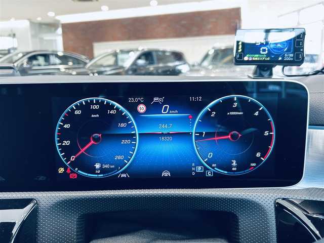 メルセデス・ベンツ ＣＬＡ２００ｄ AMGライン 大阪府 2019(令1)年 1.9万km ポーラホワイト レザーエクスクルーシブP/アドバンスドP/レーダーセーフティP/サンルーフ/HUD/赤黒革/メモリ付きパワーシート/シートヒーター/純正ナビ/TV/360度カメラ/ACC/ブラインドスポット/純正18インチAW/LEDヘッドライト/アンビエントライト/ETC/ドラレコ/レーダー探知機/ワイヤレス充電
