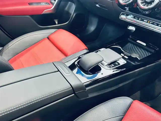メルセデス・ベンツ ＣＬＡ２００ｄ AMGライン 大阪府 2019(令1)年 1.9万km ポーラホワイト レザーエクスクルーシブP/アドバンスドP/レーダーセーフティP/サンルーフ/HUD/赤黒革/メモリ付きパワーシート/シートヒーター/純正ナビ/TV/360度カメラ/ACC/ブラインドスポット/純正18インチAW/LEDヘッドライト/アンビエントライト/ETC/ドラレコ/レーダー探知機/ワイヤレス充電