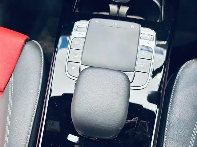 メルセデス・ベンツ ＣＬＡ２００ｄ AMGライン 大阪府 2019(令1)年 1.9万km ポーラホワイト レザーエクスクルーシブP/アドバンスドP/レーダーセーフティP/サンルーフ/HUD/赤黒革/メモリ付きパワーシート/シートヒーター/純正ナビ/TV/360度カメラ/ACC/ブラインドスポット/純正18インチAW/LEDヘッドライト/アンビエントライト/ETC/ドラレコ/レーダー探知機/ワイヤレス充電