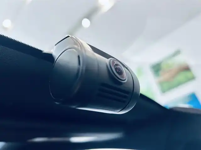 メルセデス・ベンツ ＣＬＡ２００ｄ AMGライン 大阪府 2019(令1)年 1.9万km ポーラホワイト レザーエクスクルーシブP/アドバンスドP/レーダーセーフティP/サンルーフ/HUD/赤黒革/メモリ付きパワーシート/シートヒーター/純正ナビ/TV/360度カメラ/ACC/ブラインドスポット/純正18インチAW/LEDヘッドライト/アンビエントライト/ETC/ドラレコ/レーダー探知機/ワイヤレス充電